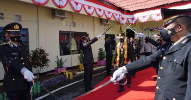 Kenaikan Pangkat Pengabdian dan Wisuda Purna Bhakti Personil Polres Luwu Timur.