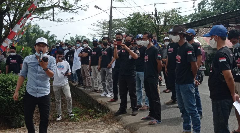 Ormas Badak Banten Perjuangan Gruduk Camat Cileles Lebak di Duga Lalai Dalam Pengawasan Desa Binaanya.