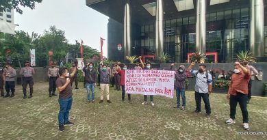 Depan Gedung Merah Putih KPK, Gagak Desak KPK Selidiki Dana Hibah Sumsel.