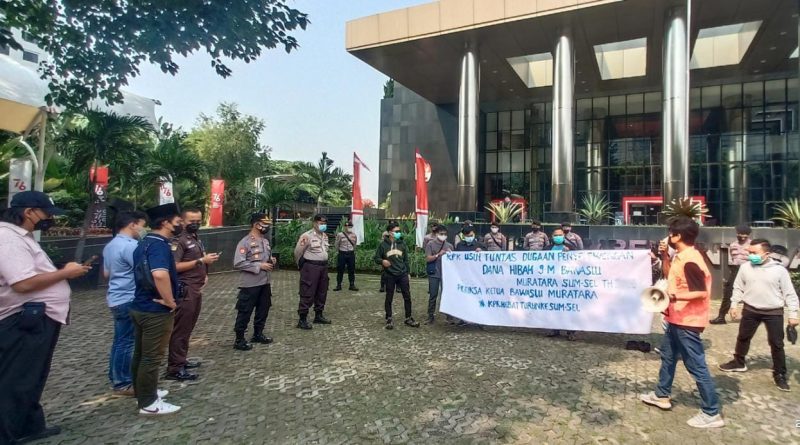 Geruduk KPK, Gagak Desak Usut Dugaan Korupsi Dana Hibah Bawaslu Muratara 2020.