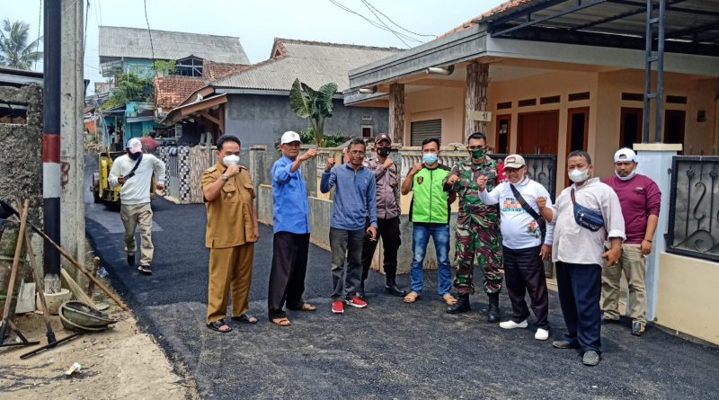 Desa Tangkil Kp Ciburial Bogor Giat Pengaspalan.