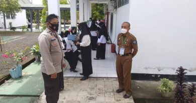 Personil Polsek Lapri Pantau Jalannya Tes Kompetensi PPPK.