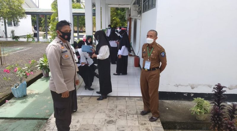 Personil Polsek Lapri Pantau Jalannya Tes Kompetensi PPPK.