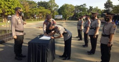 KAPOLRES TANBU AKBP HIMAWAN SUTANTO SARAGIH ROTASI TUJUH PERWIRA.