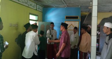 Rahmat Jebeng Kepala Desa Sukaharja Santuni Yatim Dinilai Warga Sangat Dermawan.