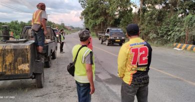 JELANG KEDATANGAN PRISIDEN DINAS PUPR PERBAIKI JALAN NASIONAL.