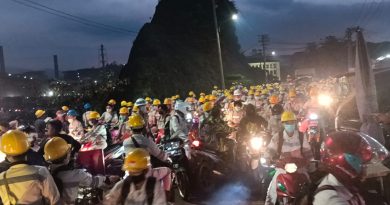 Kemacetan Dibahodopi Resahkan Para Pengguna Jalan Trans lintas Sulawesi.