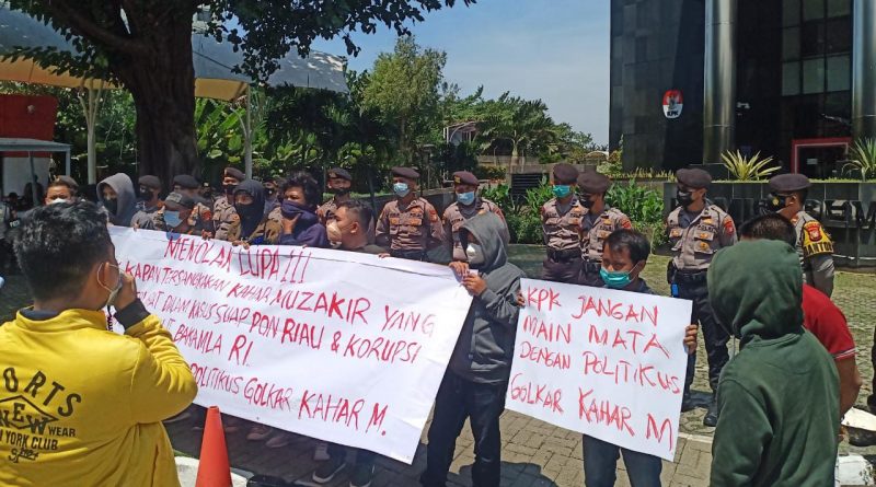 Mahasiswa Minta KPK Tersangkakan Kahar Muzakir.