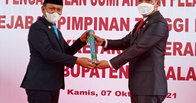 Takalar—Sorottipikor.com H. Muhammad Hasbi, S.STP., M.AP resmi dilantik menjadi pejabat definitif oleh Bupati Takalar H. Syamsari, S.Pt., M.M di Tribun Lapangan Makkatang Dg Sibali