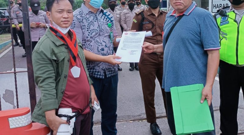 Aksi Depan Kejati Sumsel Mahasiswa Bersama K-MAKI Dukung Kejati Usut Tuntas Dugaan Korupsi Proyek Tahun Jamak Ogan Ilir 2007-2010.