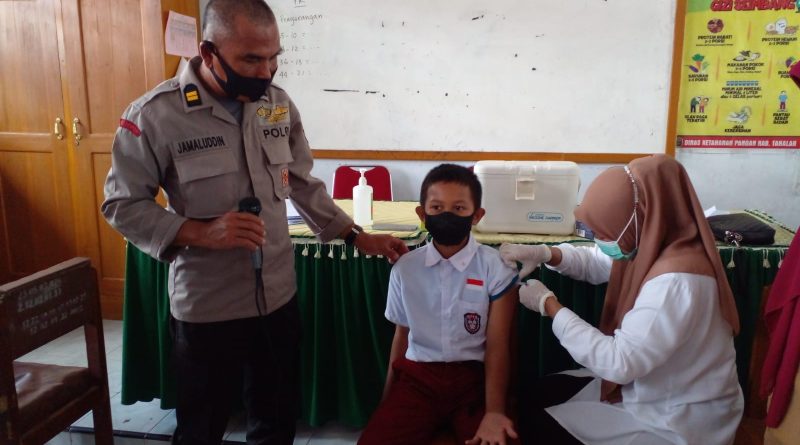 Wakapolsek Pantau Kegiatan Vaksinasi Anak Di SD 138 Inpres Mangngulabbe