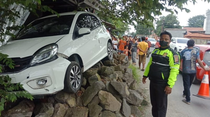 Laka Tunggal di Kedawung, Tidak Ada Korban Jiwa. Sudah Ditangani Unit Laka Lantas Polres Ciko.