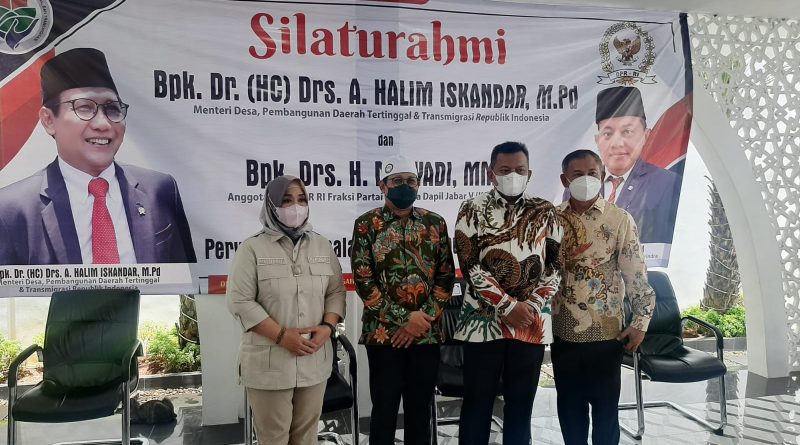 Mulyadi Komisi V DPR Fraksi Partai  Gerindra Bersama Menteri  Kemendes di Jonggol.