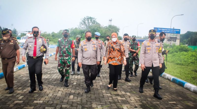 Tinjau Vaksinasi, Kapolda Jabar Puji Capaian Vaksinasi di Purwakarta.