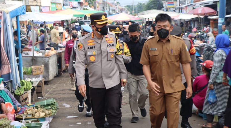 Sidak Sejumlah Pasar Tradisional, Kapolresta Cirebon Pastikan Ketersediaan Minyak Goreng Curah Aman.