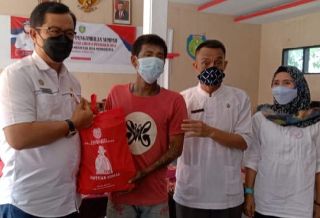 PENYANDANG DISABILITAS WARGA DESA MUNDAKJAYA CIKEDUNG DAPAT BANSOS  FAKET SEMBAKO.