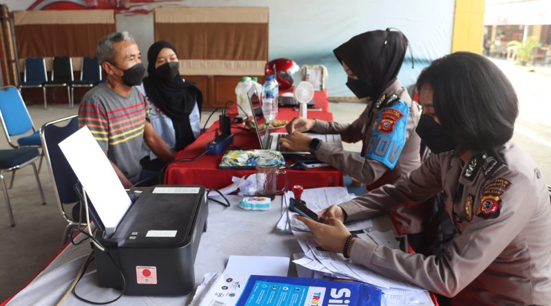 Weekend, Polres Purwakarta Terus Berikan Layanan Vaksinasi Bagi Masyarakat.