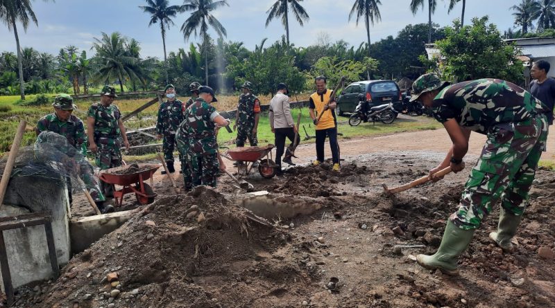 Pelaksanaan Karya Bakti Perbaikan Masjid Ciptakan Sinergitas TNI Polri Dan Masyarakat.