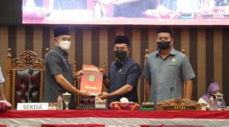 Bupati Tanah Bumbu Sampaikan Dua Raperda Ke Legislatif