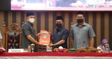 Bupati Tanah Bumbu Sampaikan Dua Raperda Ke Legislatif