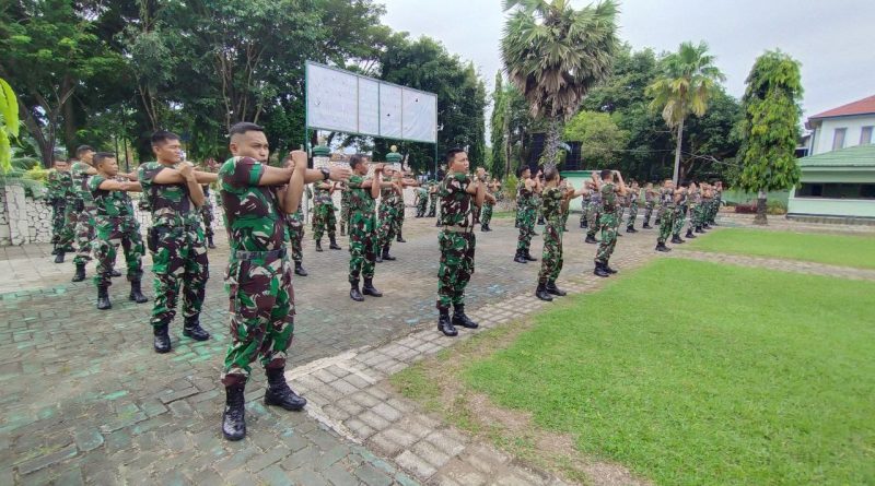 Di Tengah Bulan Puasa, Personel Kodim 1426/Takalar Tetap Semangat Lakukan Pembinaan Fisik Demi Jaga Kebugaran