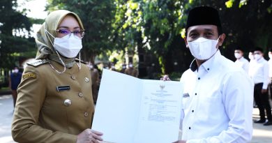 Tahap Pertama, Bupati Purwakarta Serahkan 49 SK PPPK.