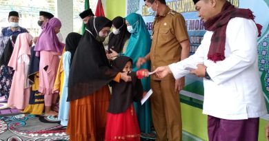 Peduli Duafa, Bupati Morowali Serahkan Santunan Anak Yatim di Desa Lambelu.