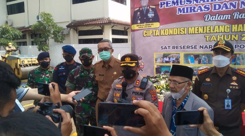 Ribuan Miras dan Obat-obatan Terlarang di Musnahkan Polres Ciko.