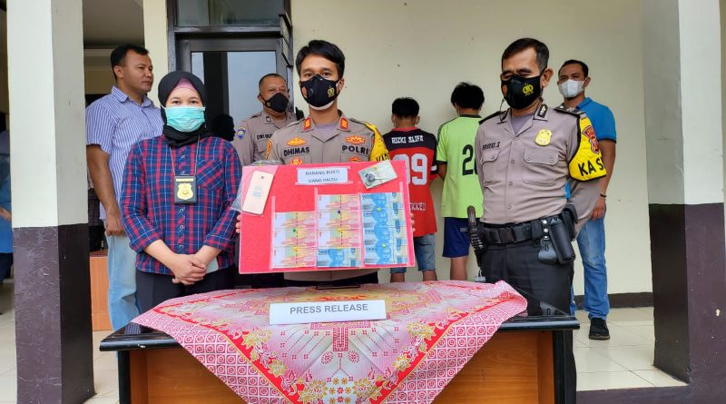 Polsek Cibinong Amankan Pengedar Uang Palsu.