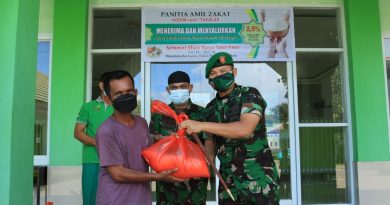 Dandim Salurkan Zakat Fitrah Keluarga Besar Kodim 1426/Takalar