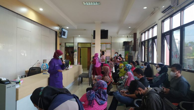 UPTD Menghimbau Warga Cilodong Tidak Panik Hadapi Hepatitis Akut.