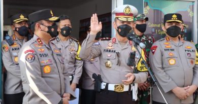 Wakapolri Pantau Arus Balik di GT Palimanan, Pastikan Arus Kendaraan Berjalan Lancar.