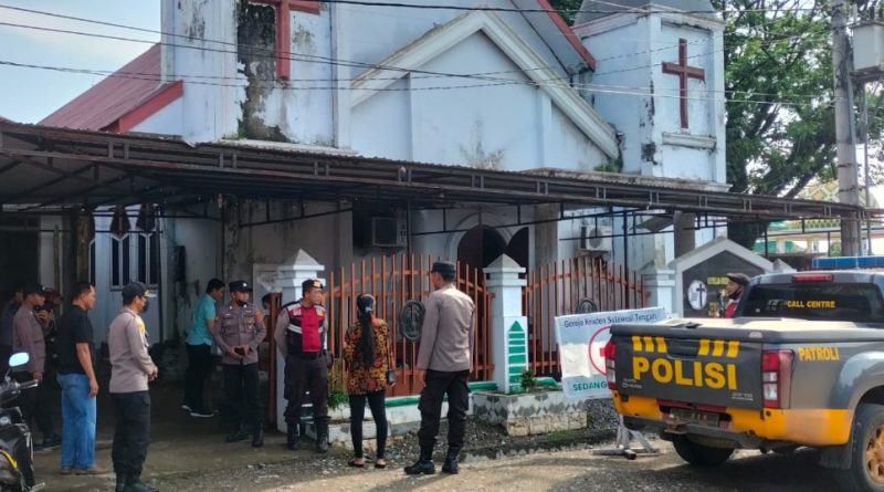 PERSONIL POLRES MOROWALI DAN POLSEK JAJARAN MELAKSANAKAN PATROLI DIGEREJA – GEREJA.