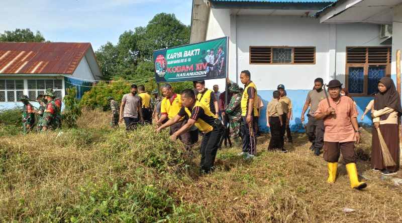 Sinergitas TNI-Polri Dalam Karya Bakti Hut Kodam XIV/Hasanuddin