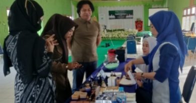 Anggota DPRD Tanbu Pantau Kesiapan Lomba Tata Rias di Pantai Pagatan