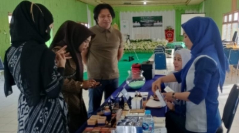Anggota DPRD Tanbu Pantau Kesiapan Lomba Tata Rias di Pantai Pagatan