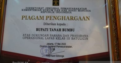 Bupati Tanah Bumbu Terima Penghargaan dari Dirjen Pemasyarakatan