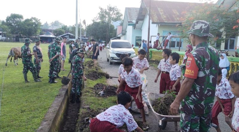 Tanamkan Sejak Dini, Kodim 1426 Takalar Ajarkan Pentingnya Jaga Kebersihan Lingkungan Kepada Siswa Sekolah Dasar