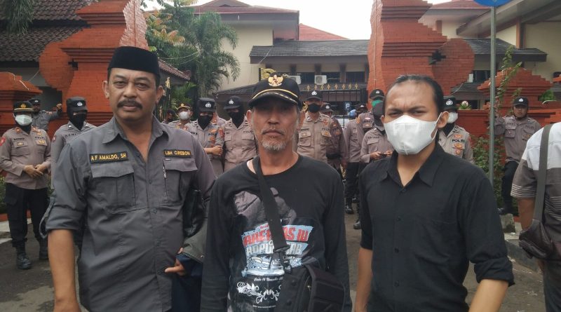 Ratusan Pedagang Pasar Bodelor Unjuk Rasa ke DPRD Kabupaten Cirebon.