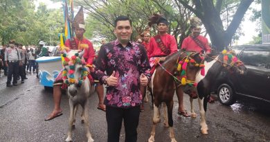 Pasukan berkuda dan julung- julung pikat perhatian warga Bone