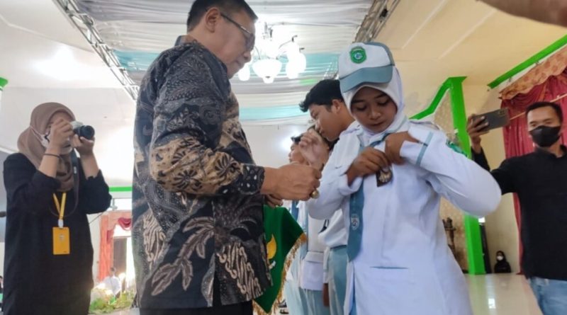 Prosesi Pengukuhan Alumni Siswa Angkatan XV SMKN2 Simpang Empat 2022