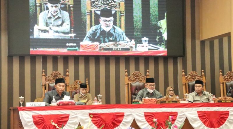 Rapat Paripurna DPRD penyampaian Jawaban Bupati Tanbu Atas Pemandangan Umum Fraksi Terhadap LPJ TH 2021