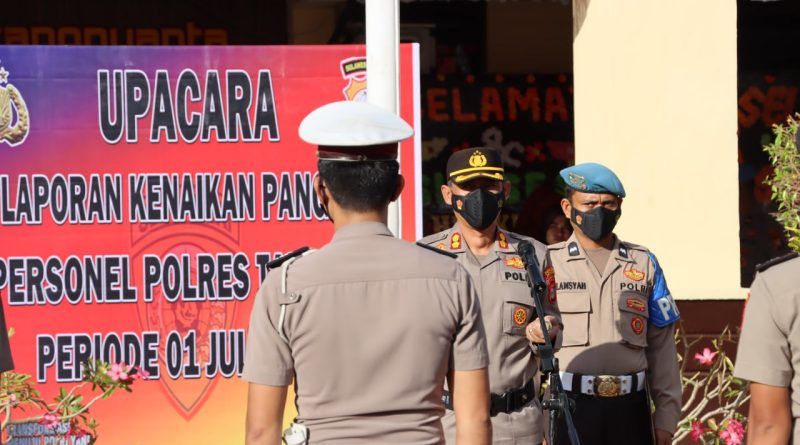 Kapolres Takalar Pimpin Upacara Kenaikan Pangkat Personel Polres dan Polsek Jajaran Periode 1 Juli 2022