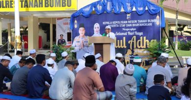 Polres Tanah Bumbu Gelar Sholat Idul Adha Berjemaah diLapangan Pendopo