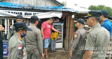 Sejumlah Lapak Pedagang di Sepanjang Jalan Raya Batulicin Dibongkar,