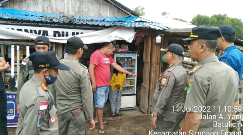 Sejumlah Lapak Pedagang di Sepanjang Jalan Raya Batulicin Dibongkar,