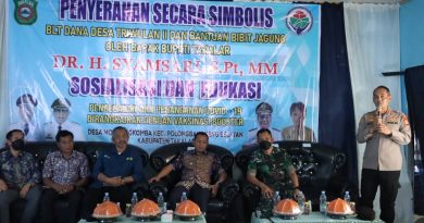 Kapolres Takalar Hadiri Giat Penyerahan Simbolis BLT DD Triwulan II Desa Moncongkomba