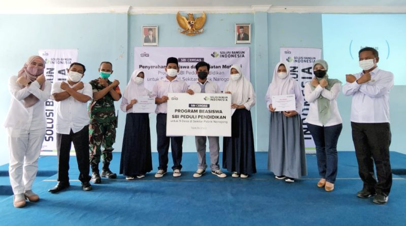 Peduli Pendifikan PT.Solusi Bangun Persada Tbk Salurkan 451 Beasiswa.