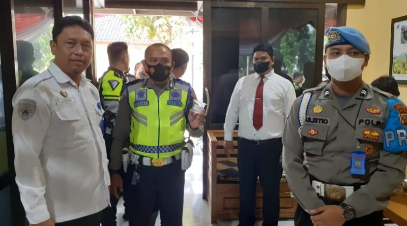 Kapolres Purwakarta Terus Melakukan Tes Urien Terhadap Anggotanya.