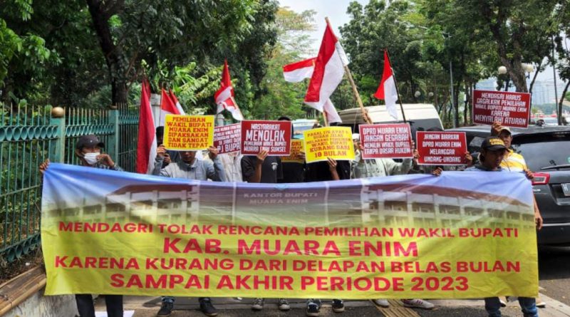 FORMASA Demo Mendagri Minta Gagalkan Rencana DPRD Muara Enim Laksanakan Pemilihan Wakil Bupati.